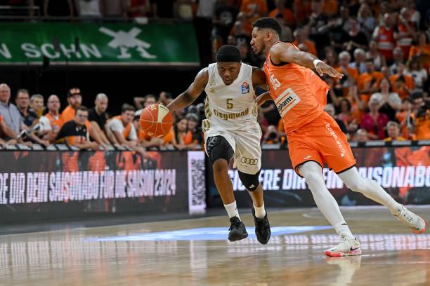 并最终凭借 并最终凭借